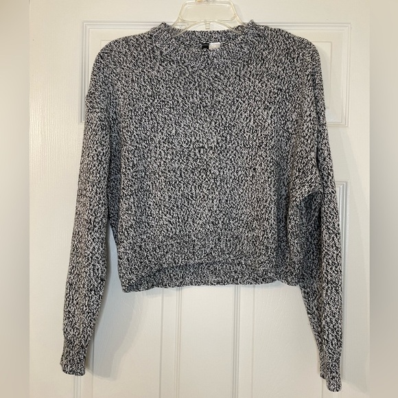 ✨5 for $15✨ H&M cropped sweater - Picture 1 of 5